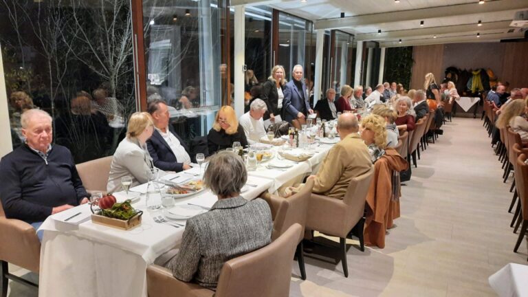 Mehr über den Artikel erfahren Weihnachtsfeier 11/2024